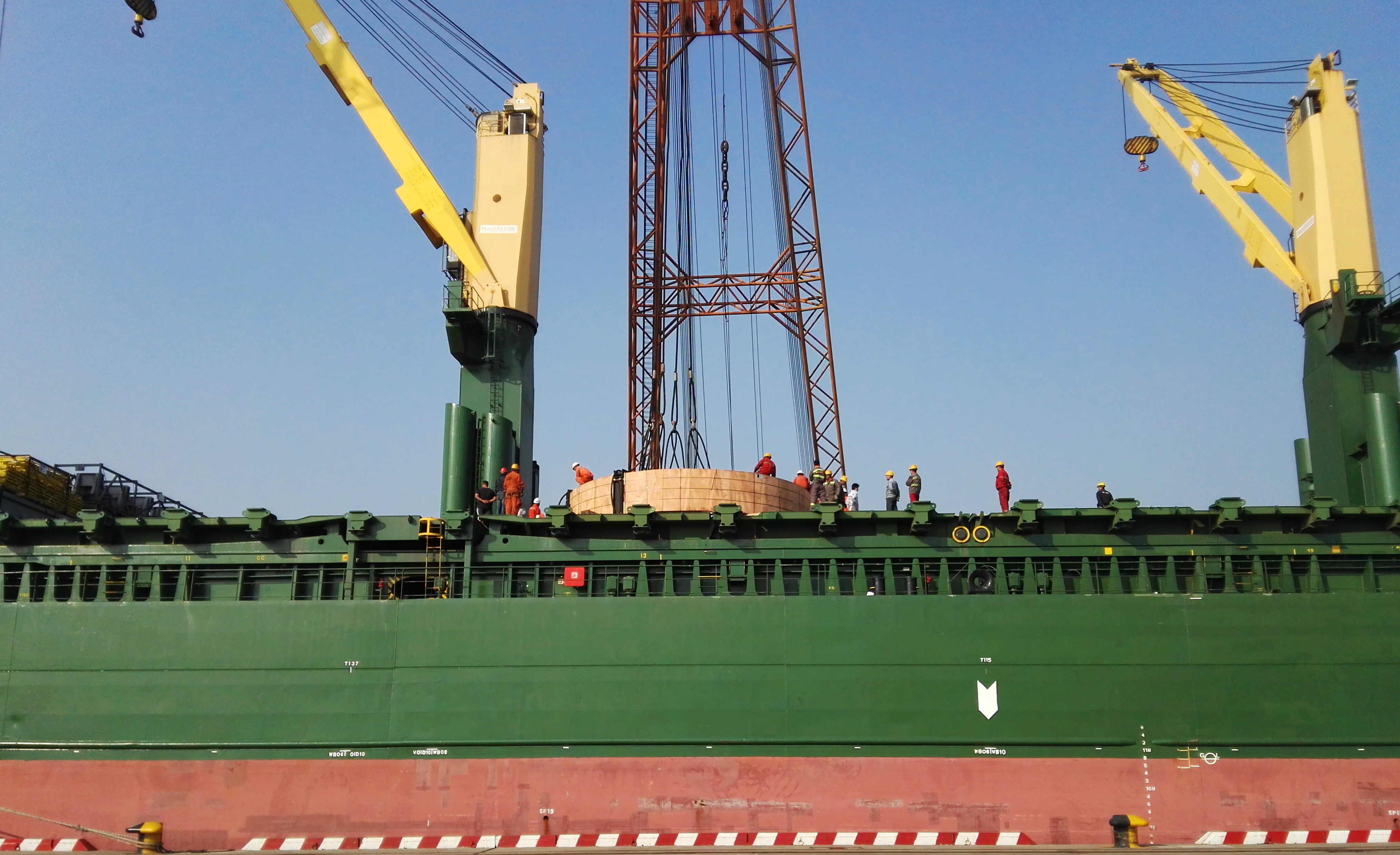 200吨浮吊装运